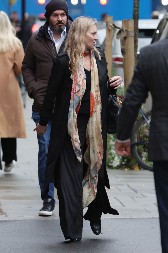 Družila se sa majkom svog bivšeg dečka: Slavna manekenka raskinula vezu sa 13 godina mlađim grofom, odnos im bio turbulentan