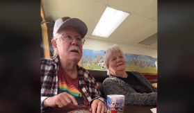 "Bolje da to proverite": Par u 40-im godinama saopštio roditeljima da će dobiti bebu, reakcija bake i deke je sve raznežila