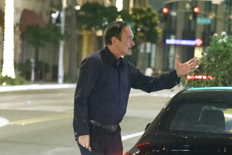 Pliva u milionima, a rođenoj majci ne da ni belog dinara: Ne može da joj oprosti ono što mu je rekla dok je bio mali