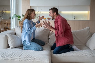 Njihova veza je jako toksična: Ovi horoskopski znakovi su fatalni jedno za drugo, ulaze u sukob kao "pas i mačka"