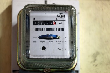 Ovo su 3 "vampirska uređaja" koji troše struju čak i dok su "isključeni": Evo koje kućne aparate treba obavezno izvaditi iz štekera, u suprotnom samo nabijaju račune