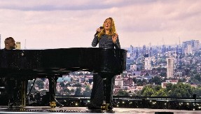 Opet problemi sa svetskim zvezdama, na meti sada ona: Adel optužena, ako izgubi presudu — skupo će je koštatI?