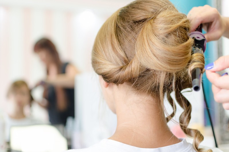 6 grešaka koje žene prave kada uvijaju kosu: Frizer Rob jednu stvar skoro i zabranio, a niko ne mari za to