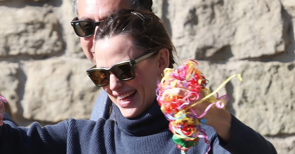 Ovaj džemper i farmerke su proverena kombinacija: Nabacite ih na sebe kada ne znate šta da obučete, ima da zablistate za čas