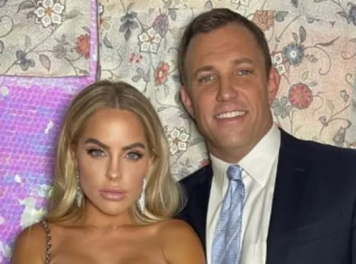 U vezi je sa 22 godine starijim i tretira je kao kraljicu: "Ne moram ni prstom da mrdnem, a mene gleda kao u boginju"