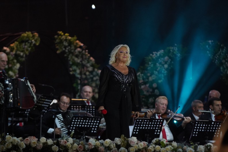 Ova poznata dama je zaova Snežane Đurišić: Za divno čudo, one se od početka odlično slažu, svi detalji isplivali