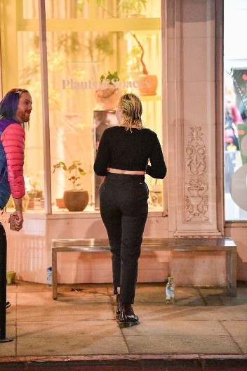 Devojčice lepile njene postere u sobi, a sad se svi zgražavaju kad je vide: Zbog zavisnosti završila na psihijatriji i dotakla ponor