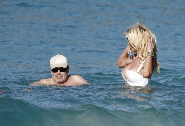 Viša je od njega za dve glave i kune se da nije sa njim samo zbog para: Gde da odu, izazivaju šok, a samo je on uspeo da osvoji ovu fatalnu plavušu