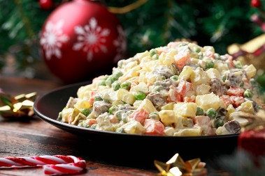 Koliko kalorija ima ruska salata? Evo koliko se zbog nje ugojite tokom prazika