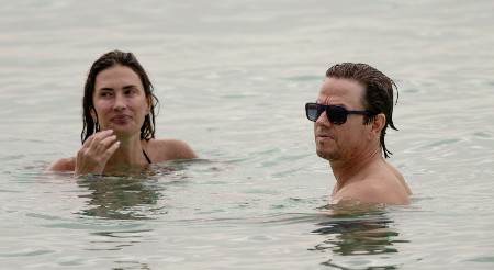 Prezgodnog muža potpuno bacila u senku: I pored njegovih brutalnih mišića, svi pogledi su bili upereni u nju