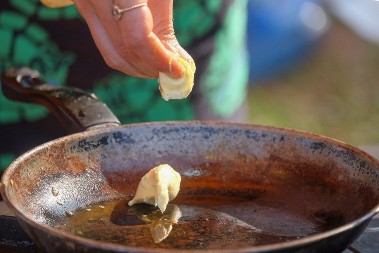 Od jednog strada jetra: Da li je zdravije pržiti hranu na masti ili ulju? Stručnjaci konačno razrešili dilemu