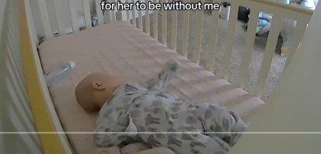 Nema veće sreće: Beba je videla deku kako ulazi u sobu, njena reakcija je raspilavila 9 miliona ljudi!