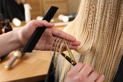 Postaće još oštećenija ako odmah ovo ne uradite: Evo kako se održava kosa tokom zime, biće savršena kada dođe leto