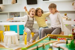 "To je čist bezobrazluk": Jedan tata je poludeo što roditelji dovode u vrtić ovakvu decu i izazvao žestoku raspravu