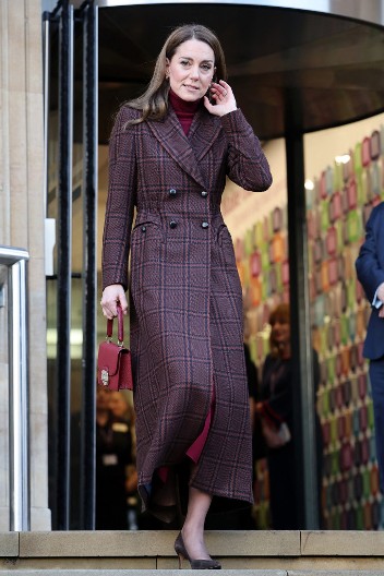 Fotografi su snimili posledice koje je rak ostavio na njenom telu: Kejt Midlton se doterala za izlazak, ali ovo nikome nije promaklo