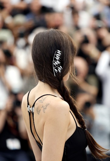 Frizura Dakote Džonson oduševila žene: Jednostavna, elegantna, a napravićete je sami za 3 minuta!