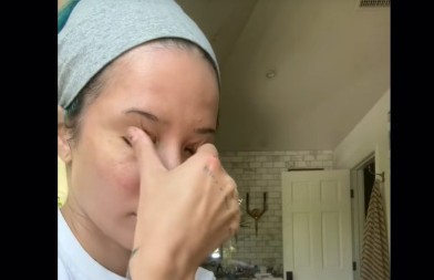 Poznata pevačica otvoreno o hemoterapiji: „Danima ne mogu da hodam, telo ne može da izdrži“