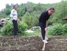 "Sedeli smo u kafani i čekali da tata da saglasnost": Albanka Maja je promenila veru zbog Darka iz Aleksinca, evo kako su njeni reagovali