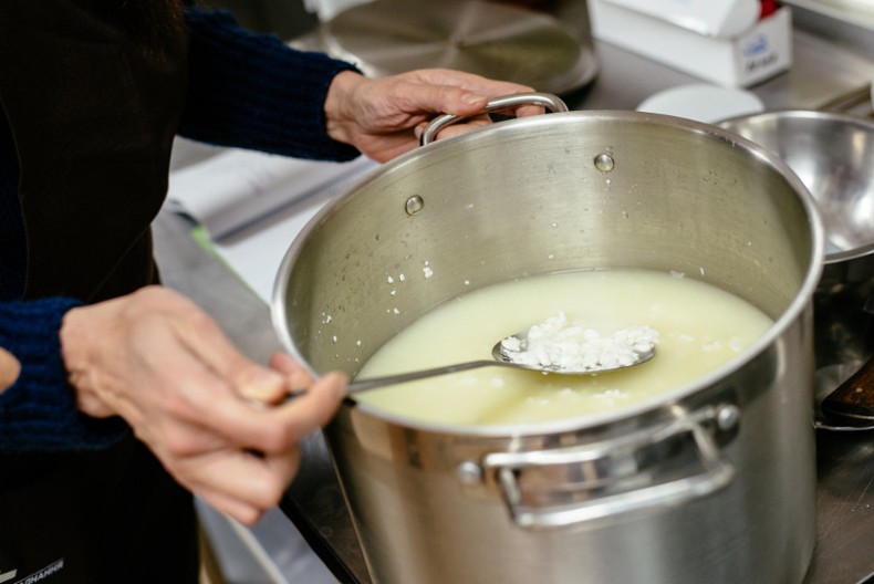 Lek iz kuhinje naših baka: Surutka čisti jetru i regeneriše ceo organizam, a evo kako se pravi