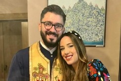 Danica Crnogorčević i suprug Ivan obeležili Aranđelovdan: Ona u jeleku, on u mantiji dočekuju goste