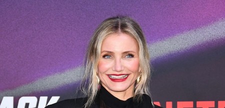 Žena bukvalno blista: Kameron Dijaz niko ne bi dao ove godine, izgleda kao da je tek napunila 20, providnom bluzom mamila poglede