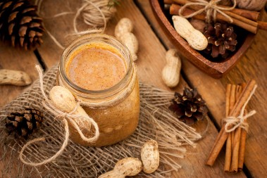 DomaćI kikiriki puter od jednog sastojka: Neuporedivo jeftiniji od kupovnog, a gotov za 10 minuta