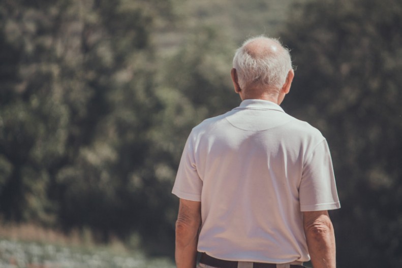 Sedele smo u kolima kada nam je prišao simpatičan deka: Nismo ni slutile da će ovo da nas pita, bukvalno smo se skamenile