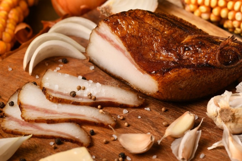 Zašto je dobro jesti svinjsku mast, slaninu i luk? Nutricionistkinja ima iznenađujuće odgovore