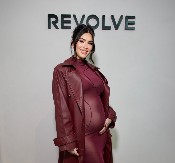 Megan Foks prvi put u javnosti pokazala trudnički stomak: Nakon spontanog pobačaja, glumicu ponovo "ogrejalo sunce"