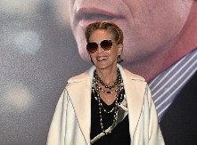 Svi će ove zime nositi čizme u "nezahvalnoj boji": Tako dobro dižu eleganciju na viši nivo, da je za njima odlepila i Šeron Stoun