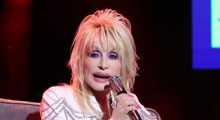 Doli Parton neutešna, izgubila rođenog brata: ,,Konačno je dobio svoja anđeoska krila"