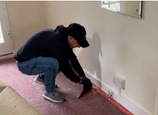 Kupili kuću, a ispod tepiha ih je čekao pravi "džekpot": Zanemeli su od sreće kad su videli šta su našli