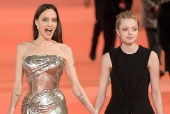 Masna kosa, zapuštena, ne liči na sebe: Ćerka Breda i Anđeline neprepoznatljiva, a autfit i nekako može da prođe