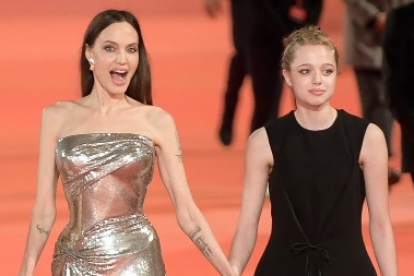 Masna kosa, zapuštena, ne liči na sebe: Ćerka Breda i Anđeline neprepoznatljiva, a autfit i nekako može da prođe