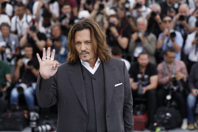 Džoni Dep ima novu devojku? Kažu da je poznata plavokosa Špankinja ukrala njegovo srce, a evo da li su nagađanja tačna