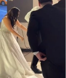 Pukle pantalone kao đevđir, sevnule gaće: Mladoženja skoro ostao go, gosti trčali da mu pomognu