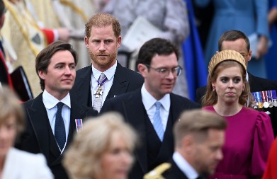 Neko vreme se nisu prepucavali preko novina, izgleda se prilika ukazala? Evo šta su opet iz kraljevske porodice uradili Hariju i Megan, biće gusto?