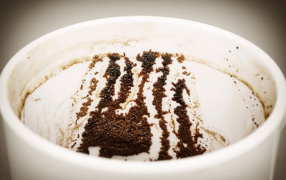 Ako ne pomaže ni žica za pranje posuđa, ovo sigurno hoće: Jedan prirodni sastojak razara mrlje od kafe, šolje budu kao da su tek iznete iz prodavnice