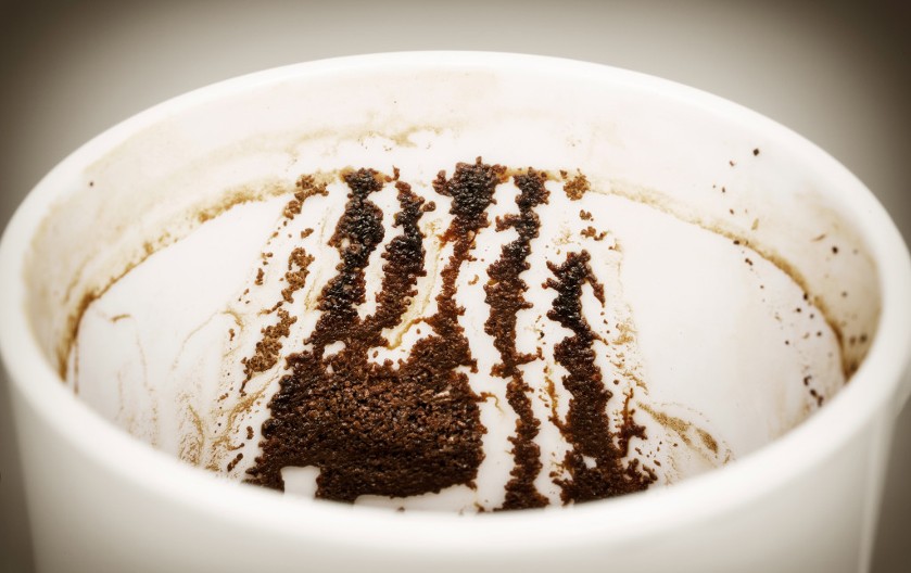 Ako ne pomaže ni žica za pranje posuđa, ovo sigurno hoće: Jedan prirodni sastojak razara mrlje od kafe, šolje budu kao da su tek iznete iz prodavnice