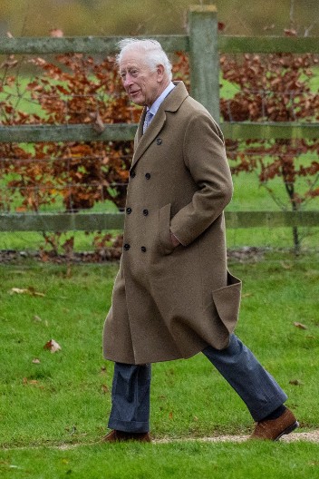 Ni veliki mraz ga nije omeo u jutarnjoj rutini: Kralj Čarls se ne žali na niske temperature, pa se odmah ovuda zaputio