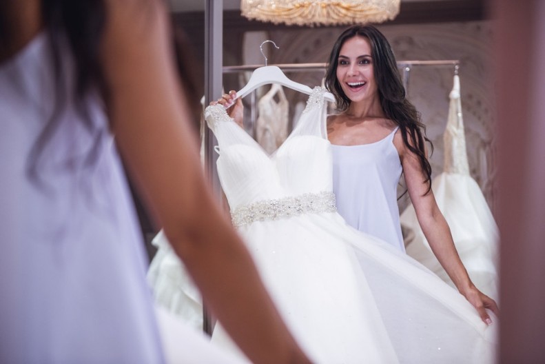 Niko iz porodice ne priča sa mnom: Nisam htela budućoj snaji da pozajmim moju venčanicu, svi me optužuju da sam bratu upropastila svadbu