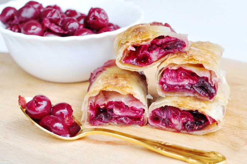 Komšinica Mira mi je otkrila tajnu savršene pite: Ona uvek koristi ovaj preliv s kojim bude sočna, prste da poližeš!