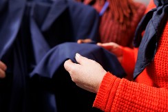 Žene u Srbiji se otimaju oko ovih sakoa, jedna naša pevačica ih ne skida: Ako ih nema više po buticima, naći ćete ih u ormarima naših baka i deka