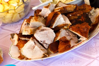 Praseće pečenje iz rerne: Dodajte 1 sastojak, kožica će biti hrskava, a meso sočno kao iz pečenjare!