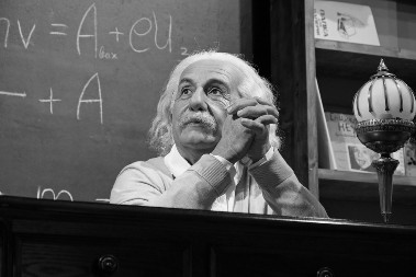 Svakog jutra je jeo isti doručak, popularan je i u Srbiji, ali se nikada ovako ne sprema: Albert Ajnštaj ga je obožavao, jedan sastojak skroz menja ukus