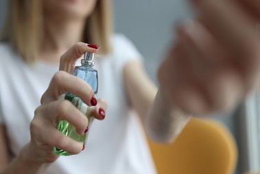 Oprezno sa parfemima: Mnogi sadrže hemikaliju koja može biti štetna po zdravlje, a nalazi se i proizvodu koji svakodnevno koristimo