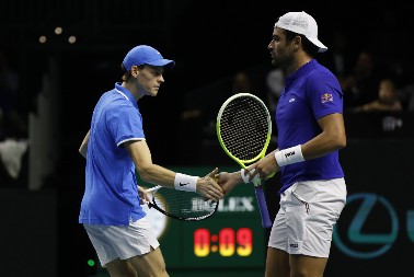 Fatalna Bosanka ostavila jednog šampiona, pa se šeta sa drugim: Osvojila tenisera, on kaže da nisu u vezi, ali slike ih odale?