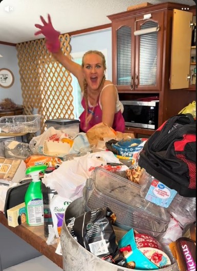 Katarina besplatno čisti stanove: „Volim da pomažem ljudima, jednom sam zatekla frižider pun crva i sredila ga, bio je kao nov!“