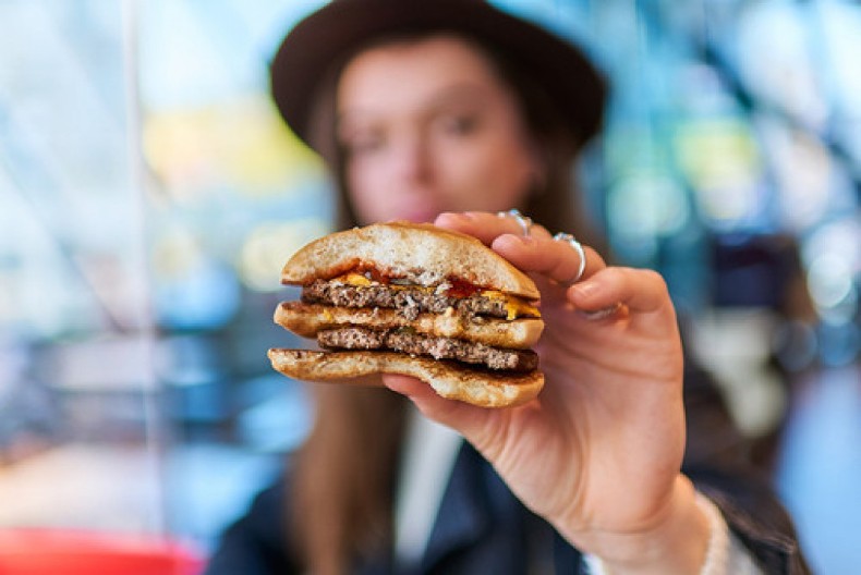 Kako da znate da li ste preterali sa brzom hranom: Evo koji parametri u krvnoj slici rastu