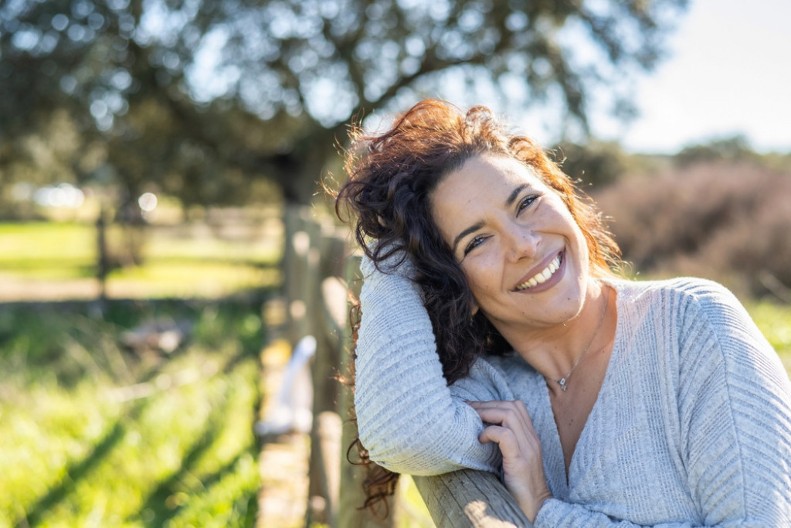 Mira skunula burmu i sad ljubi mlađeg: "Imam 56, on 36 – i zove me 'lepotice', neka me pljuju, ja sam sebi vratila život!"